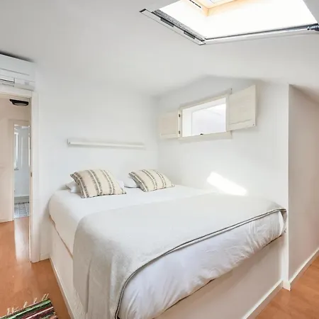 Bright W Balcony, Ac, Parking, By Timecooler Apartment *