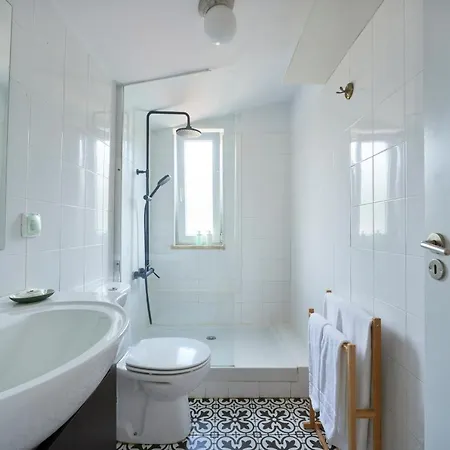 Apartment Bright W Balcony, Ac, Parking, By Timecooler Lisbon
