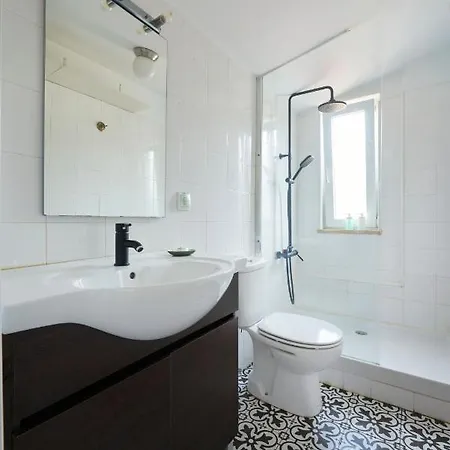 Διαμέρισμα Bright W Balcony, Ac, Parking, By Timecooler