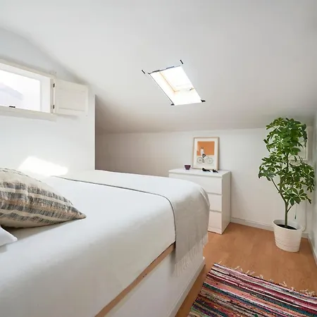 شقة Bright W Balcony, Ac, Parking, By Timecooler *